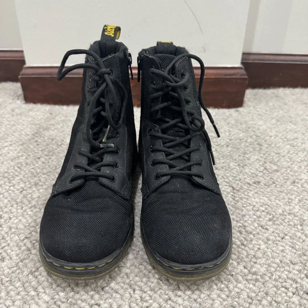 Dr.‎ Martens Combs Combat Boots -Big Kid Boys Girls size 3 - EUC
